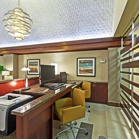 Embassy Suites By Hilton Dallas Market Center Екстериор снимка