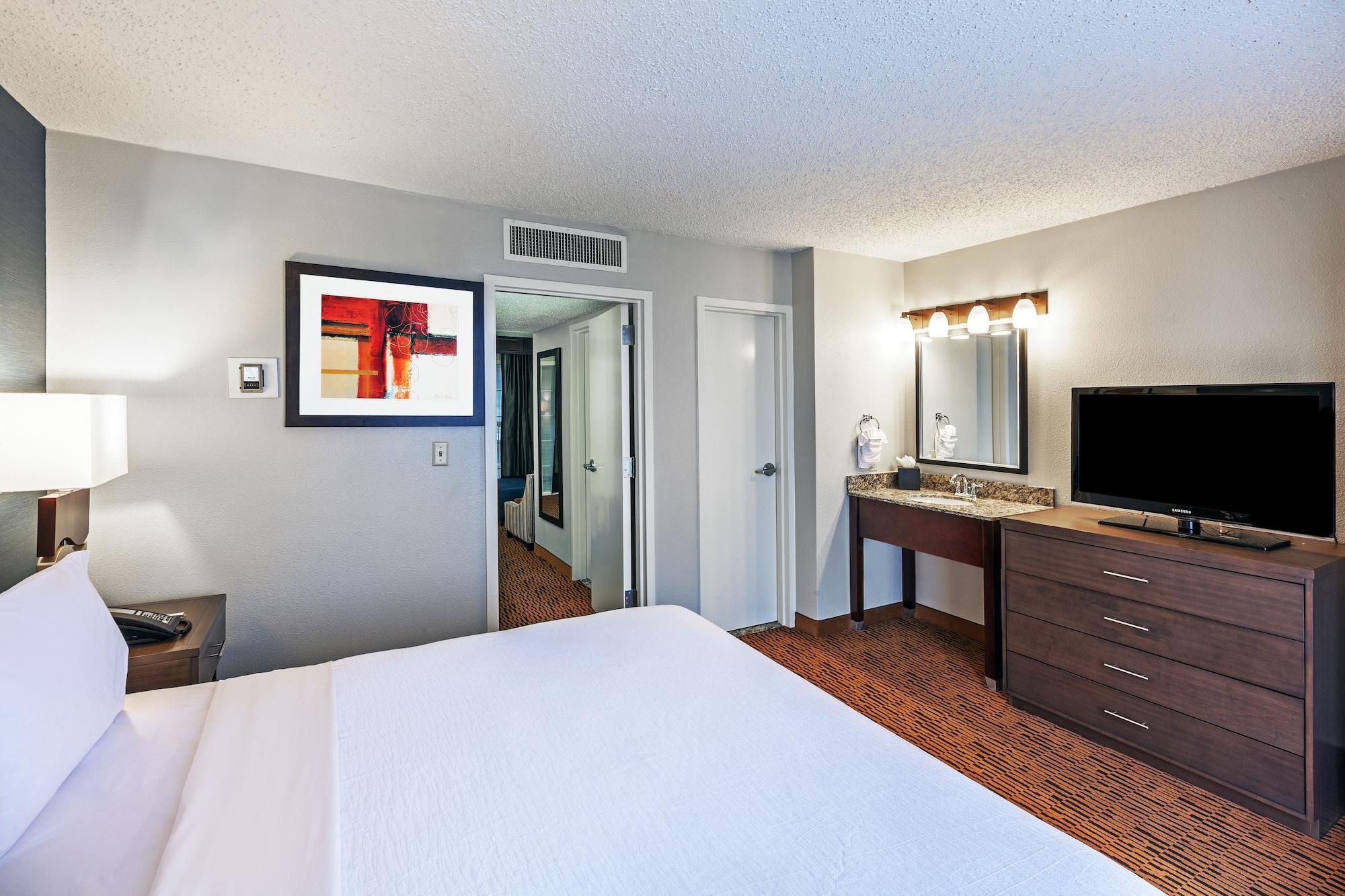 Embassy Suites By Hilton Dallas Market Center Екстериор снимка
