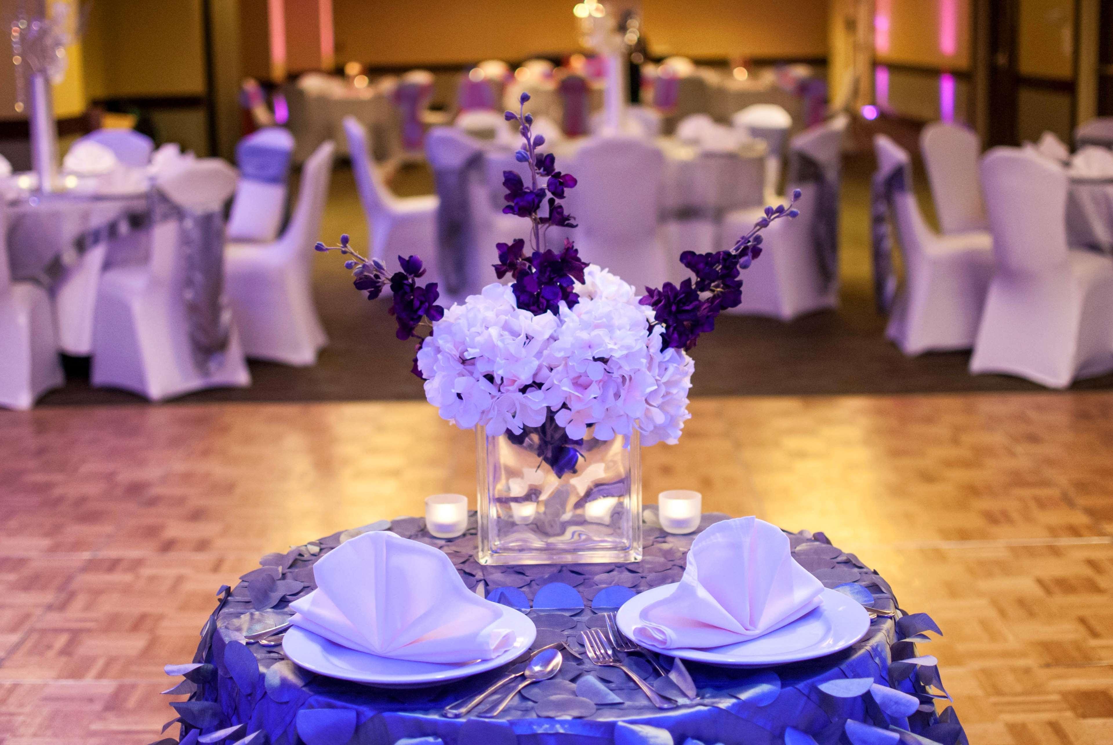 Embassy Suites By Hilton Dallas Market Center Екстериор снимка