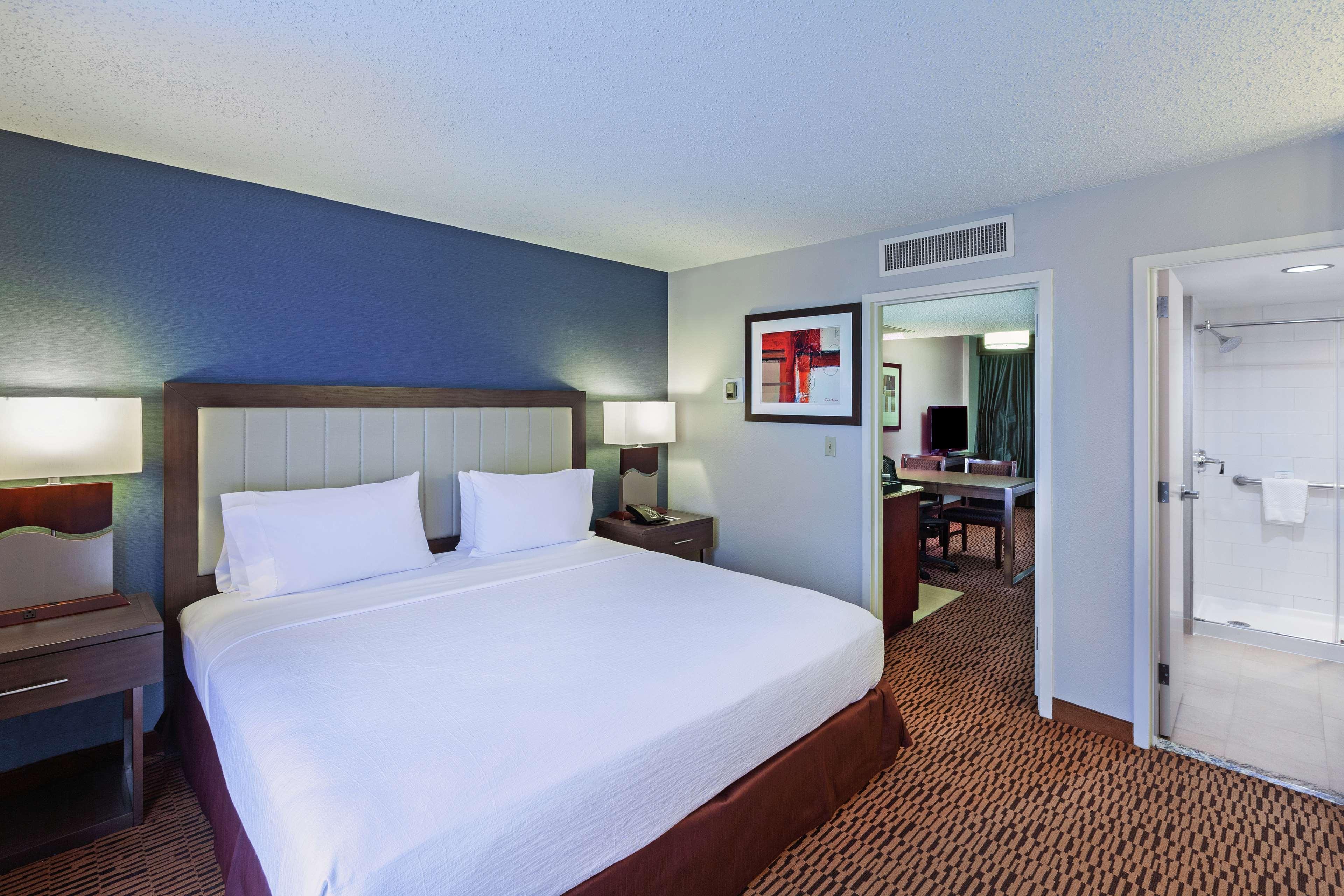Embassy Suites By Hilton Dallas Market Center Екстериор снимка