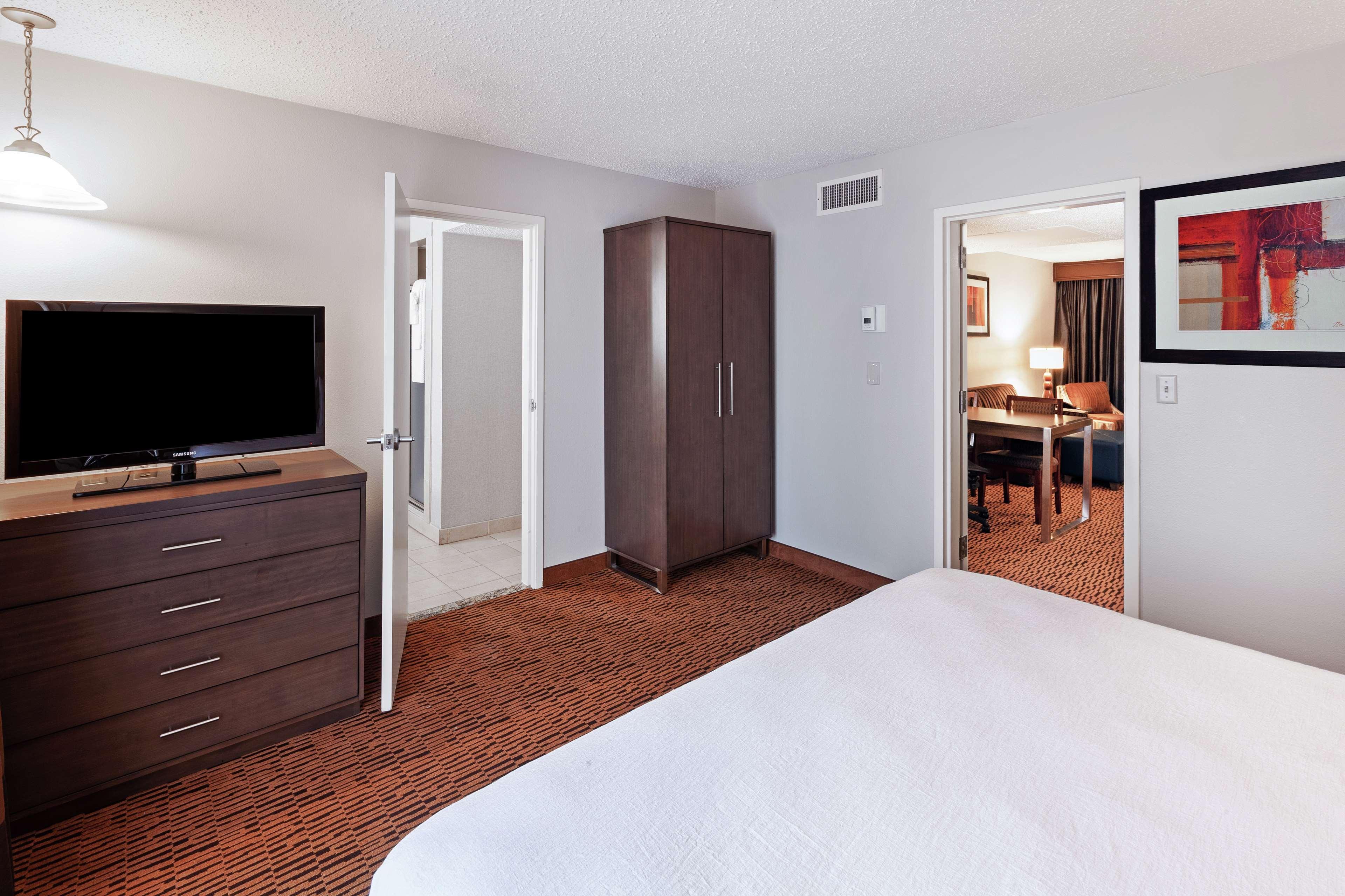 Embassy Suites By Hilton Dallas Market Center Екстериор снимка