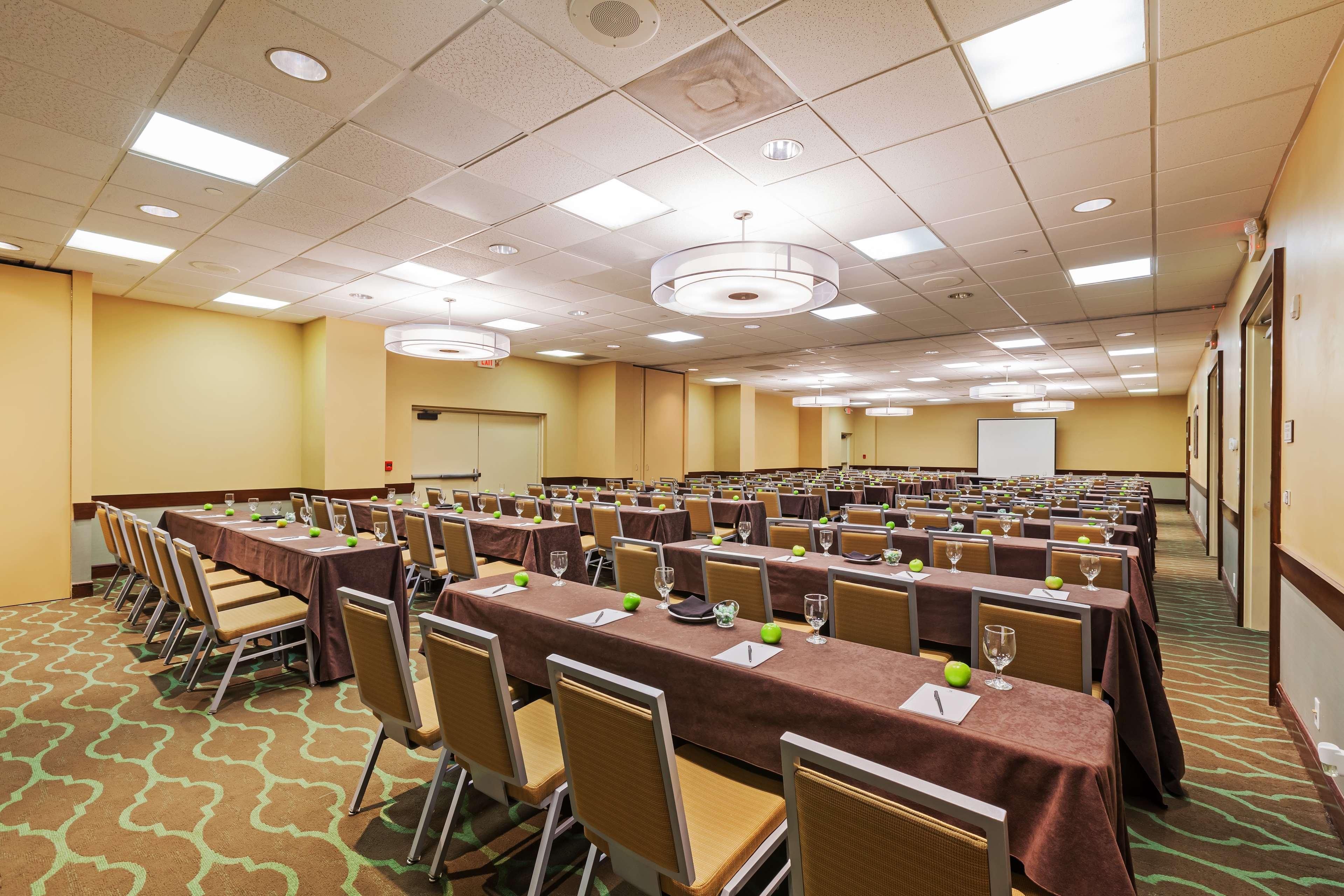 Embassy Suites By Hilton Dallas Market Center Екстериор снимка