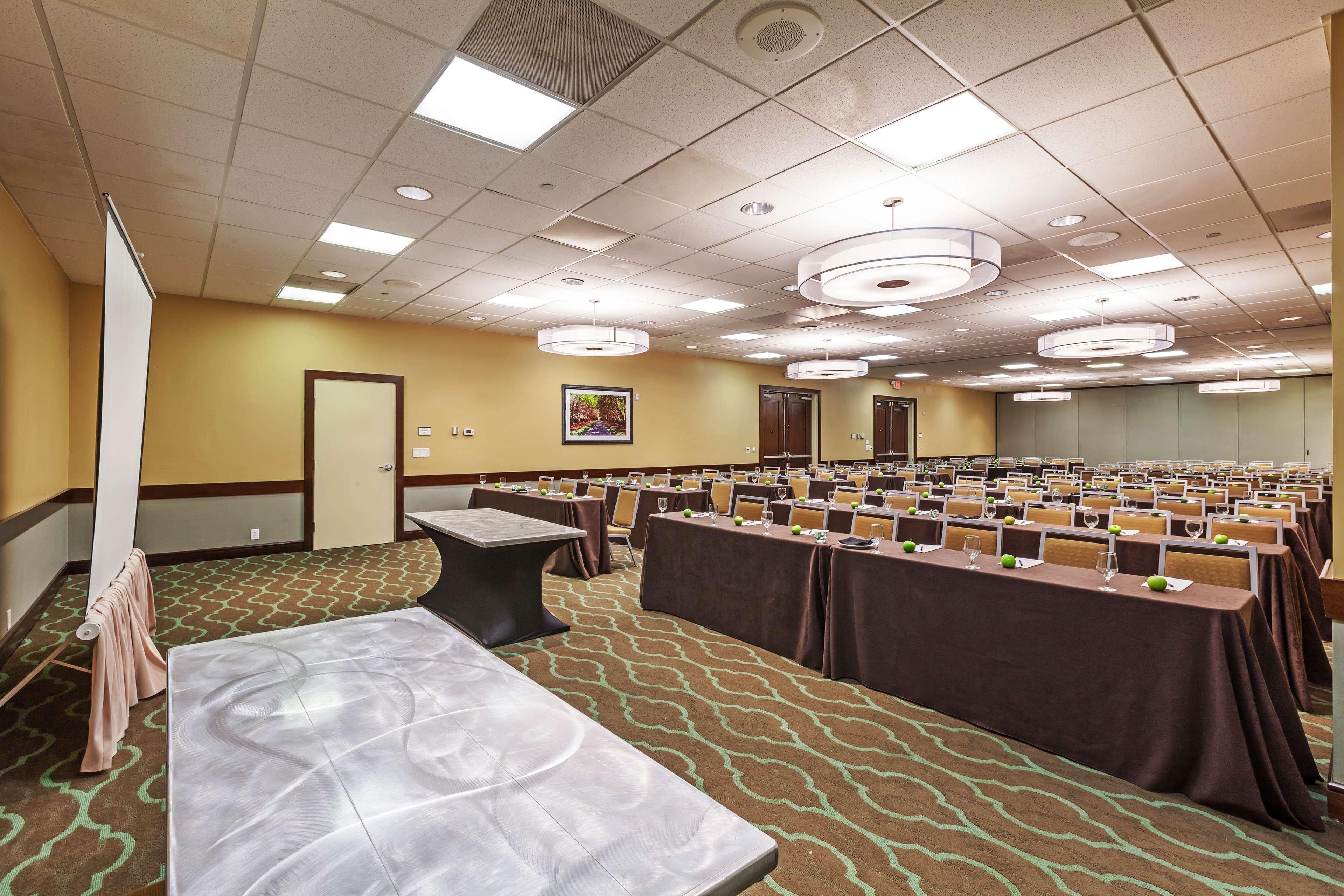 Embassy Suites By Hilton Dallas Market Center Екстериор снимка