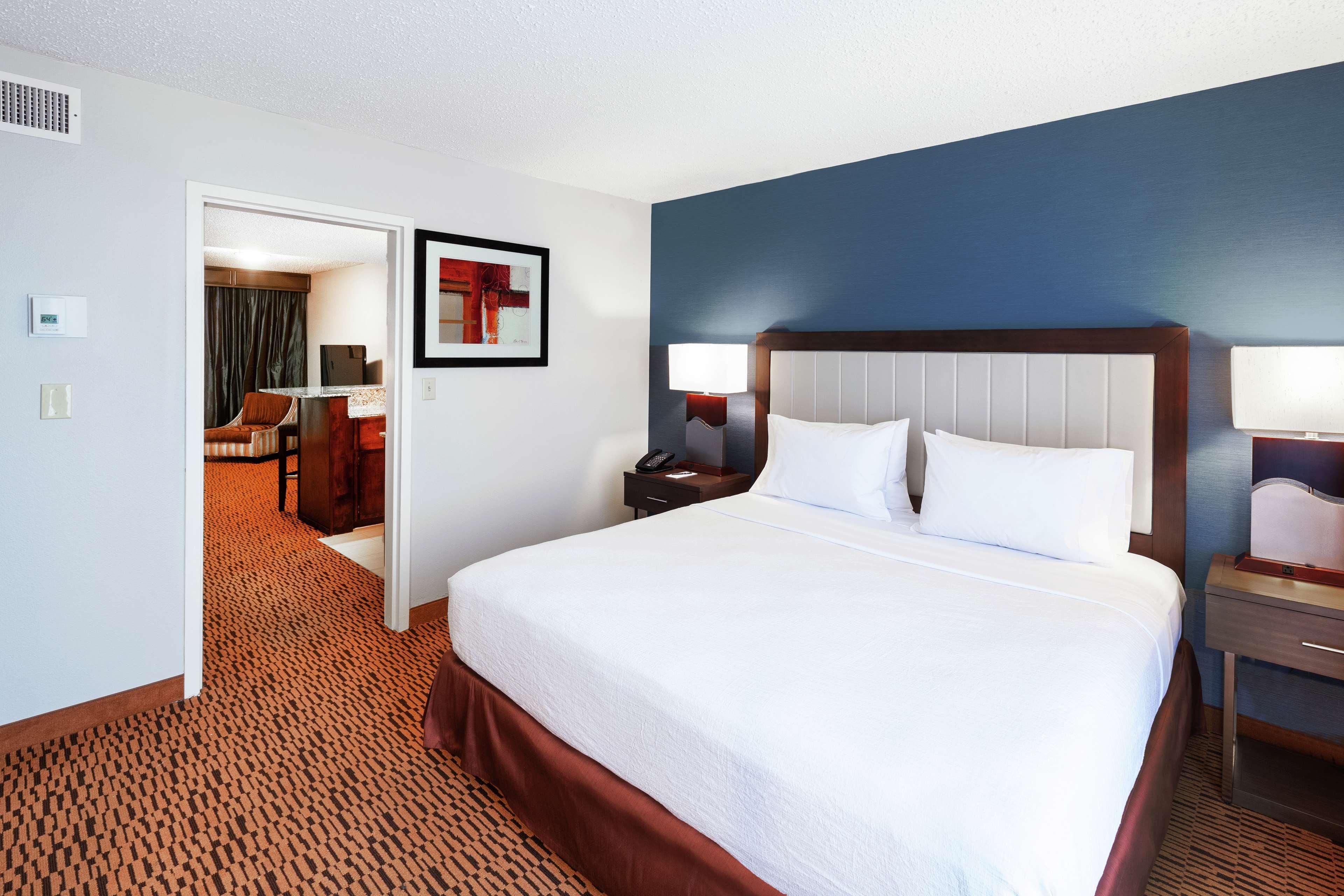 Embassy Suites By Hilton Dallas Market Center Екстериор снимка