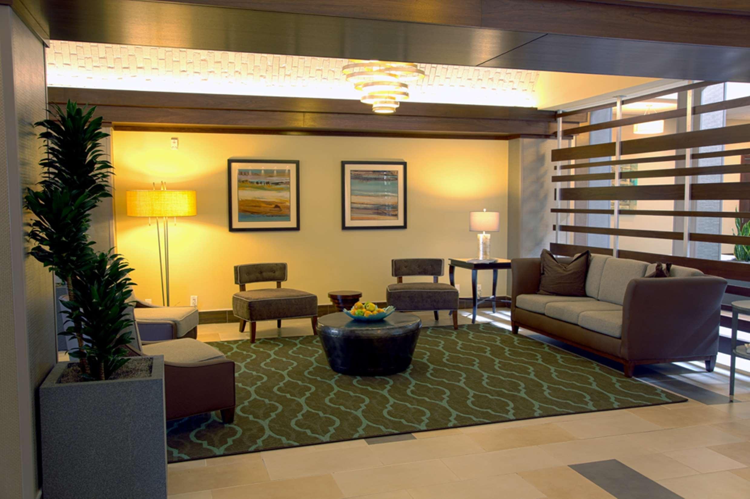 Embassy Suites By Hilton Dallas Market Center Интериор снимка