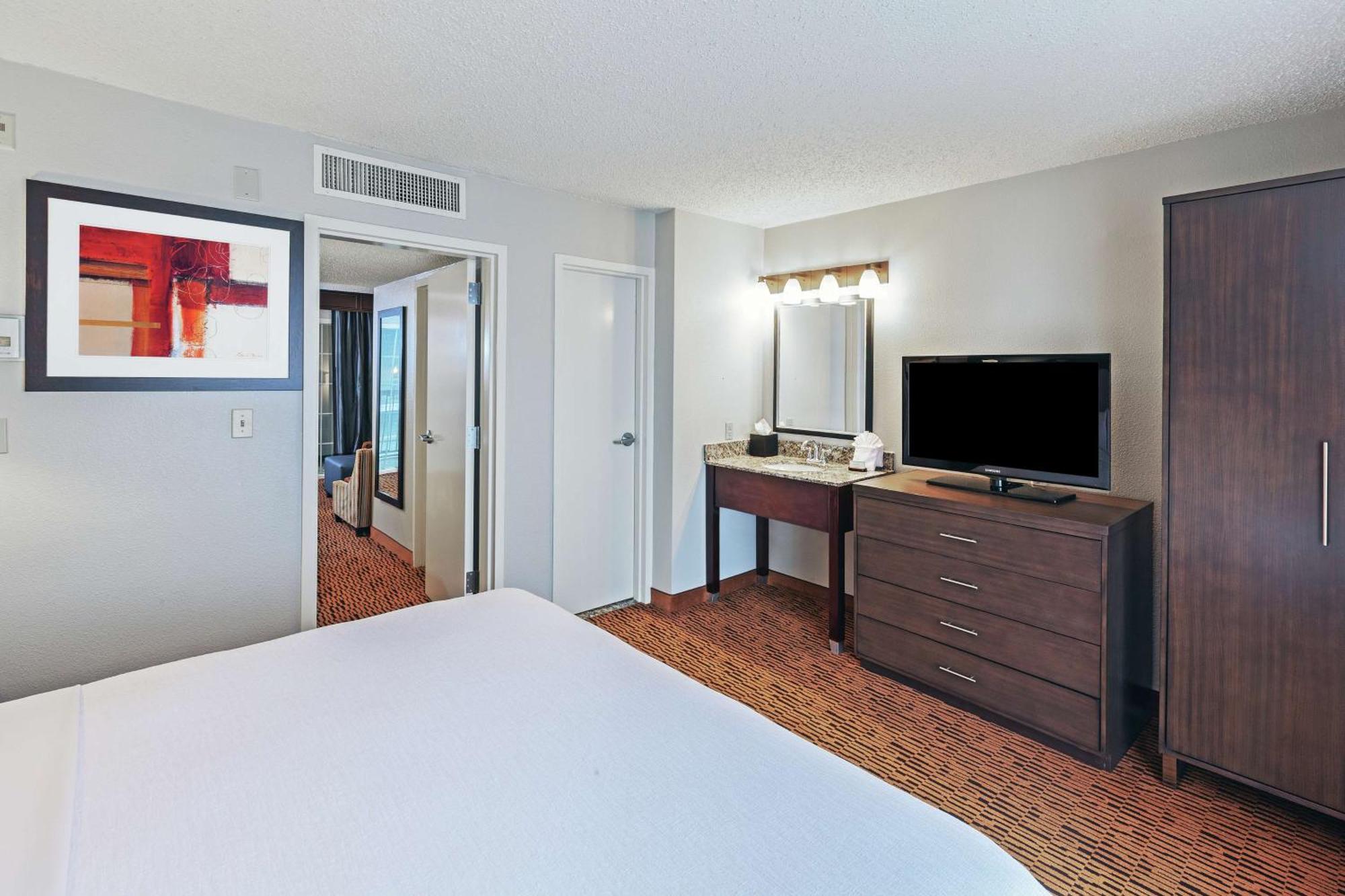 Embassy Suites By Hilton Dallas Market Center Екстериор снимка