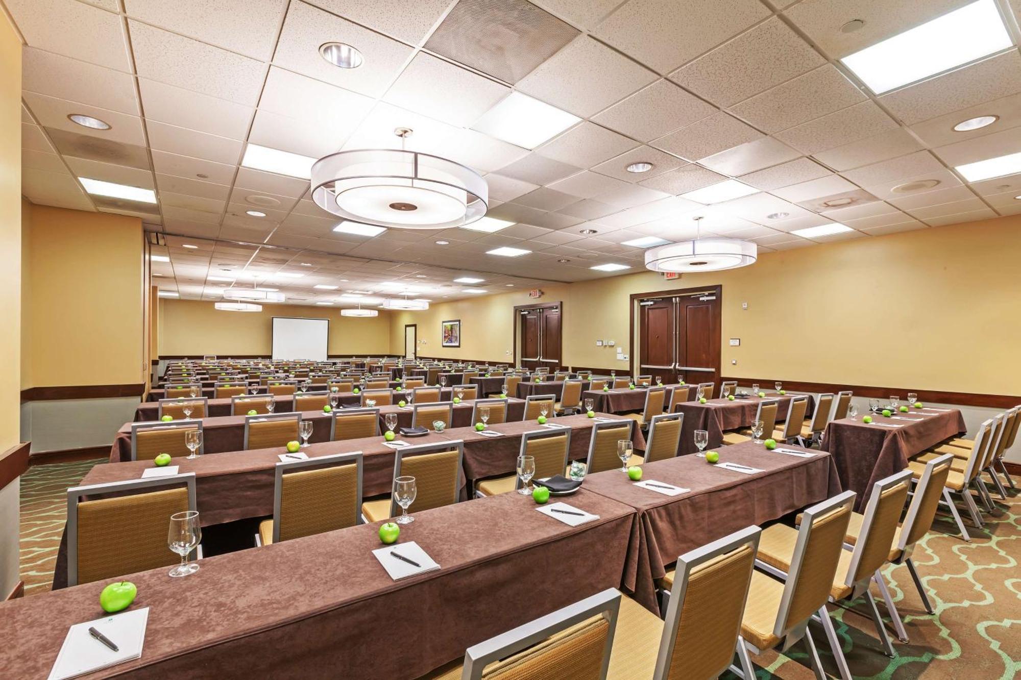 Embassy Suites By Hilton Dallas Market Center Екстериор снимка
