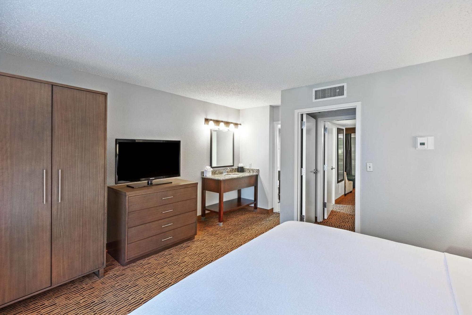 Embassy Suites By Hilton Dallas Market Center Екстериор снимка