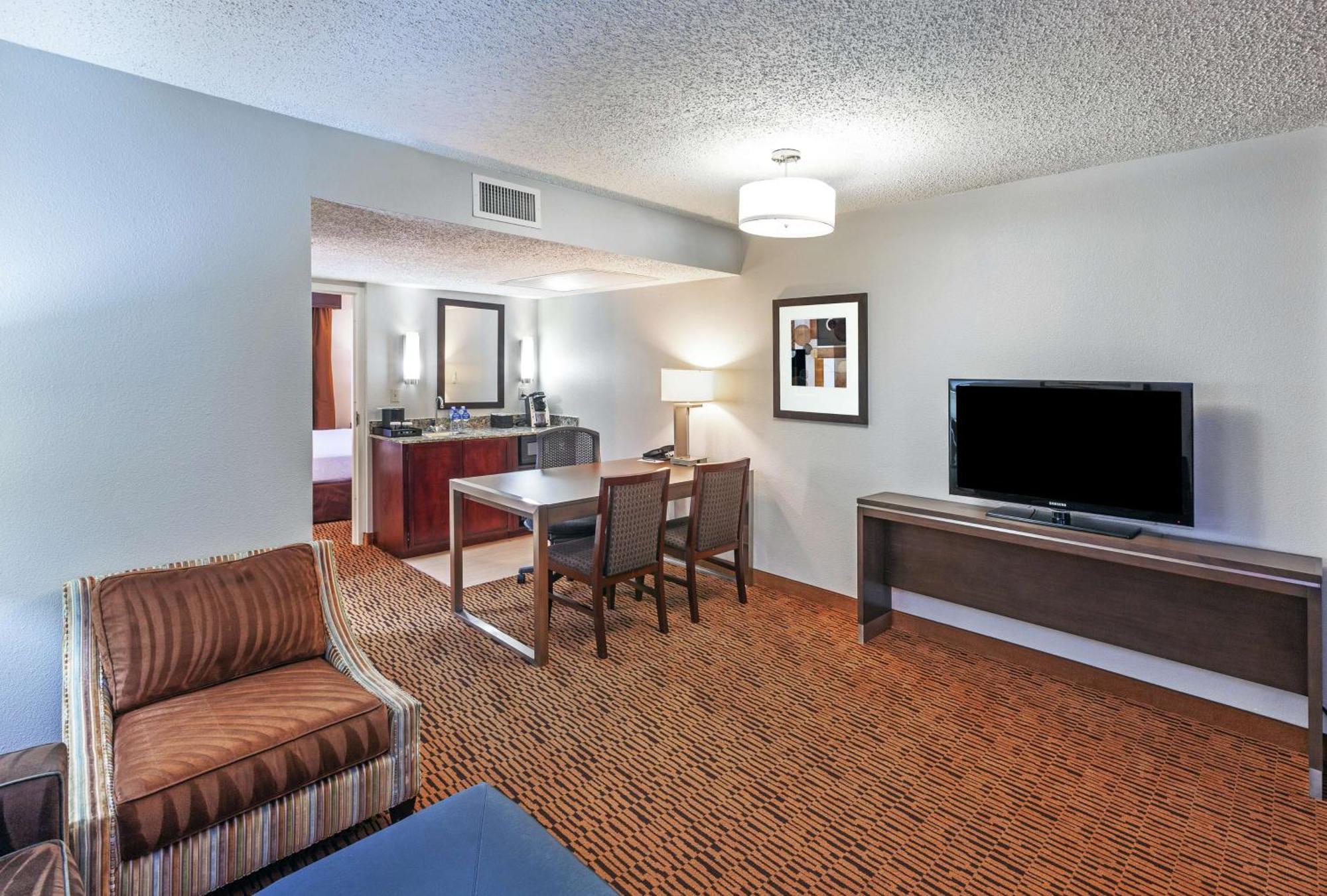 Embassy Suites By Hilton Dallas Market Center Екстериор снимка