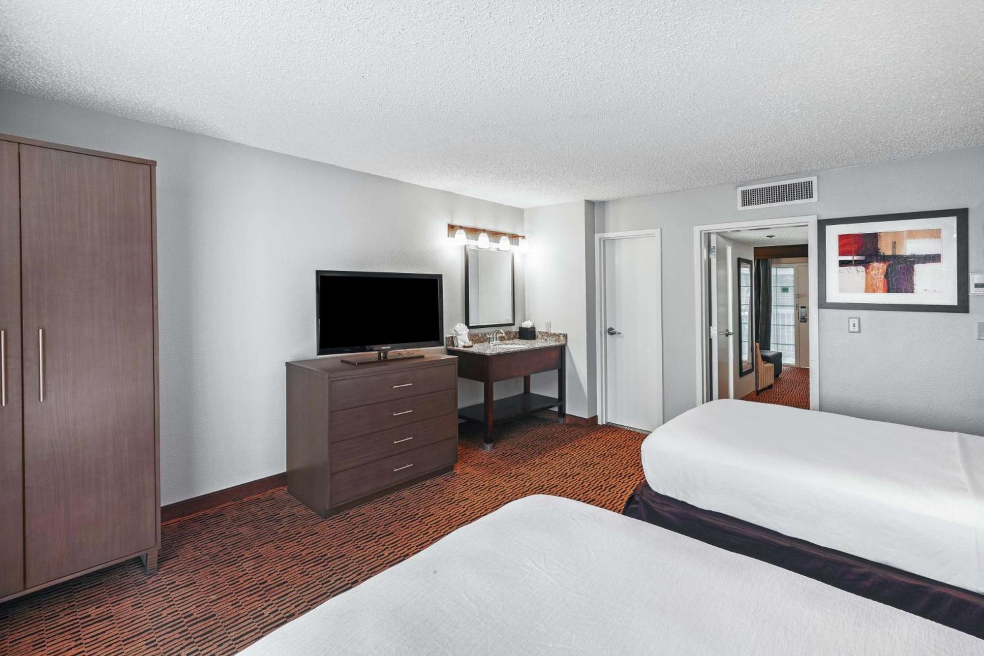 Embassy Suites By Hilton Dallas Market Center Екстериор снимка