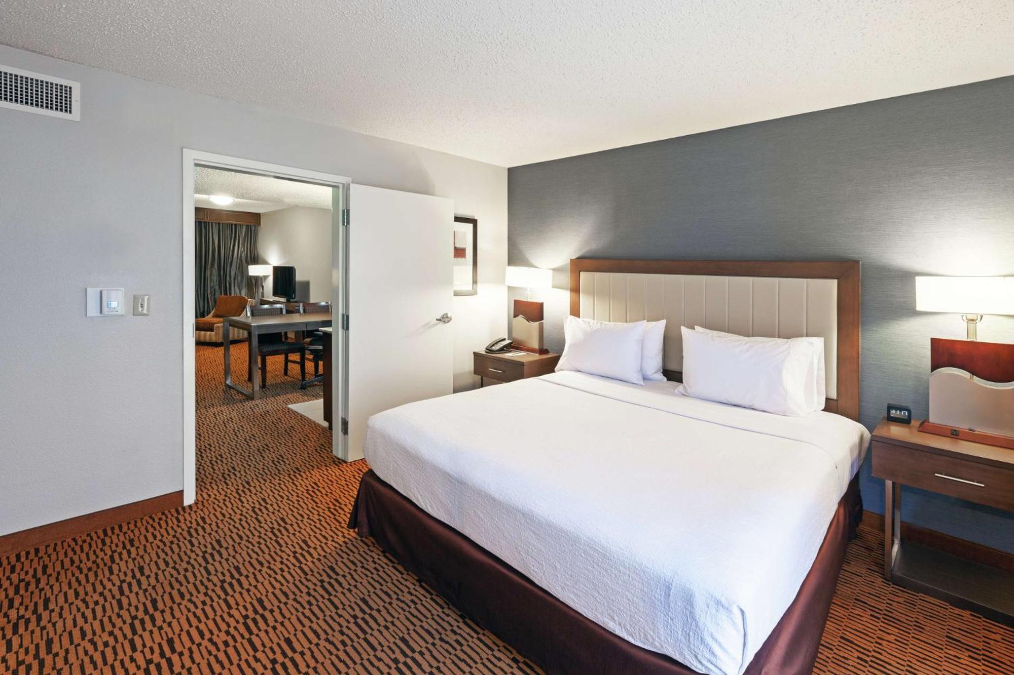 Embassy Suites By Hilton Dallas Market Center Екстериор снимка