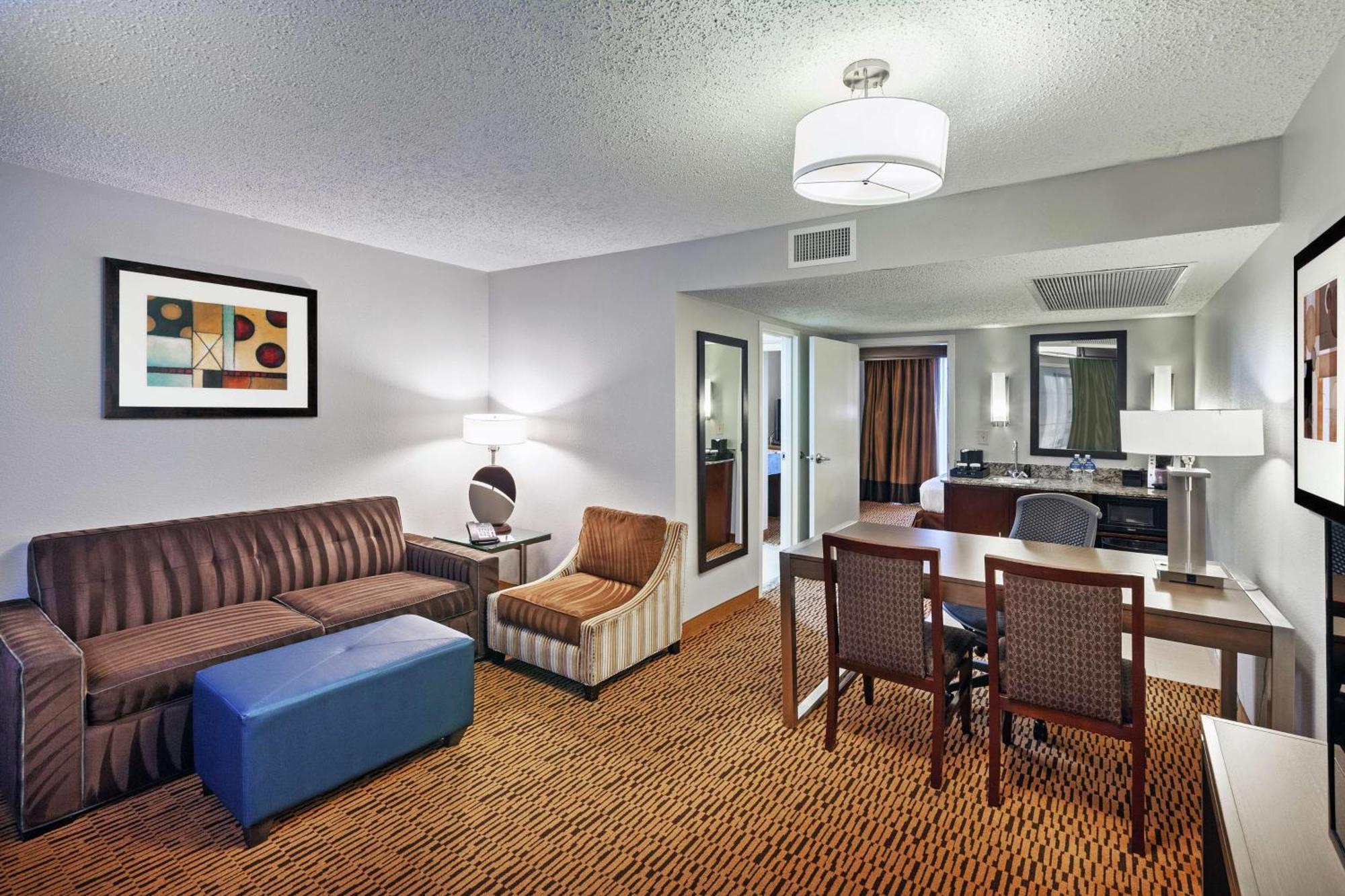 Embassy Suites By Hilton Dallas Market Center Екстериор снимка