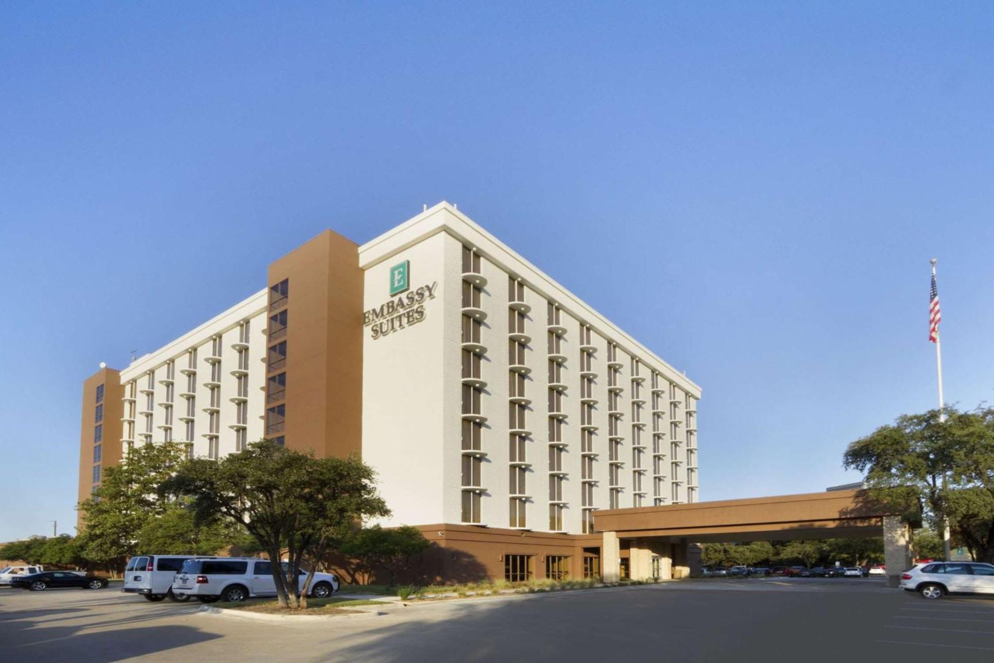 Embassy Suites By Hilton Dallas Market Center Екстериор снимка