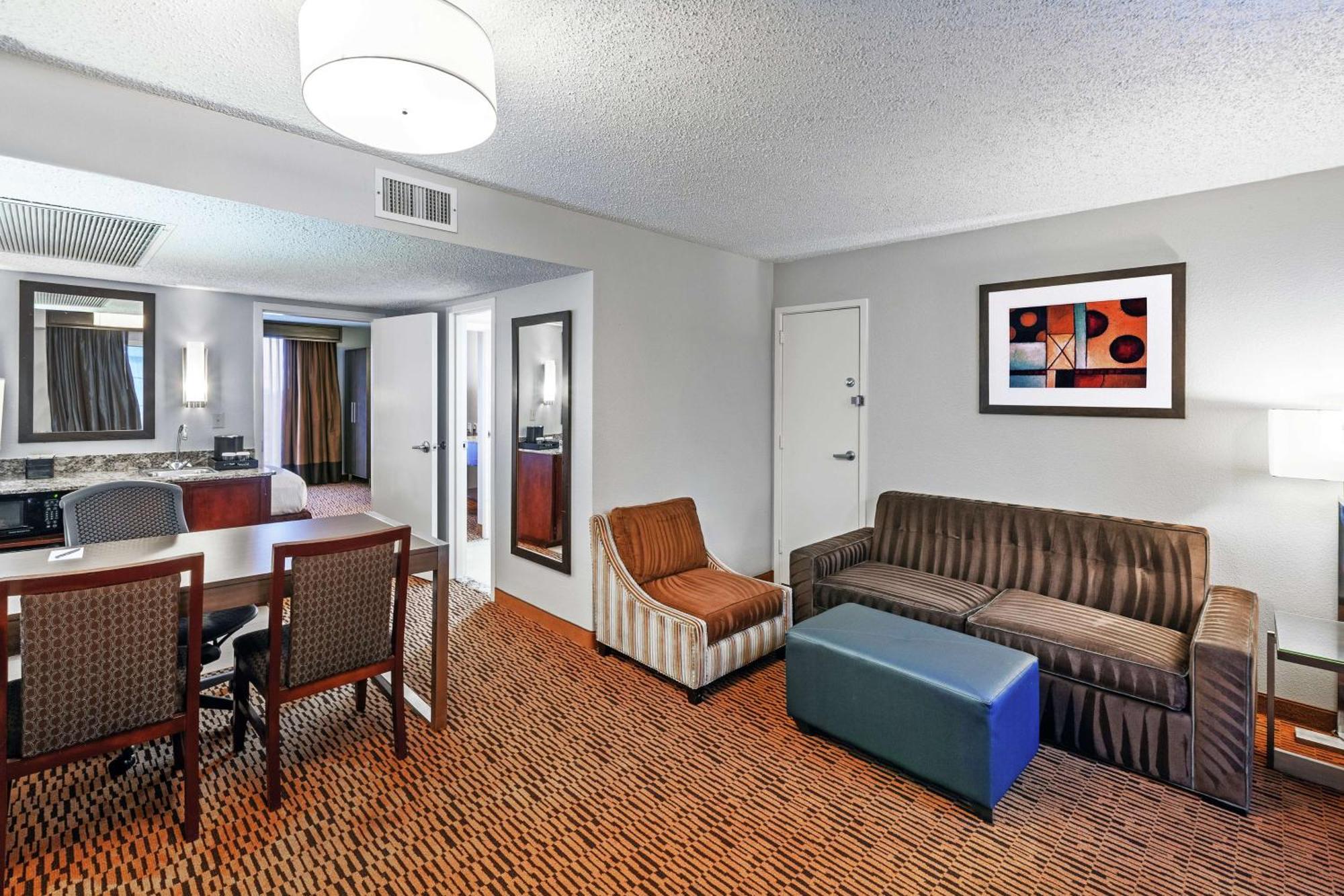 Embassy Suites By Hilton Dallas Market Center Екстериор снимка
