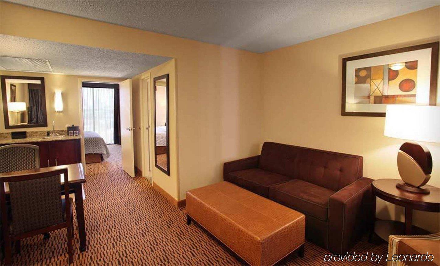 Embassy Suites By Hilton Dallas Market Center Стая снимка